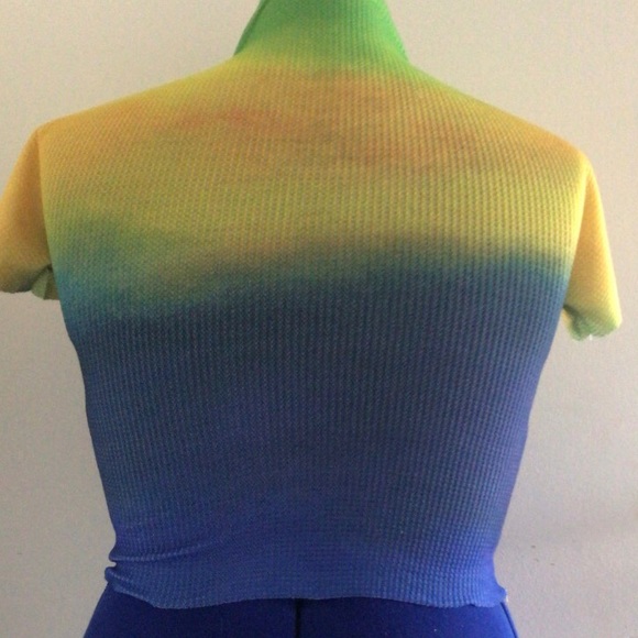 Multicolor high collar top - Picture 2 of 3